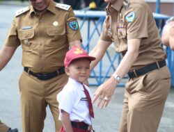 Bangga dengan Prestasi Hasbi, Bupati Hendrajoni Beri Tambahan Bonus Rp2,5 Juta