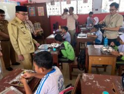 Senangnya Siswa SDN 15 Anduring Dapat MBG