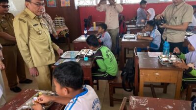 Senangnya Siswa SDN 15 Anduring Dapat MBG