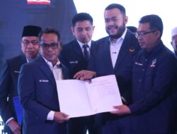 Terima SK di Rakerwil, Risnaldi Ibrahim Resmi Nahkodai DPD Nasdem Pesisir Selatan