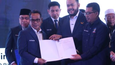 Terima SK di Rakerwil, Risnaldi Ibrahim Resmi Nahkodai DPD Nasdem Pesisir Selatan